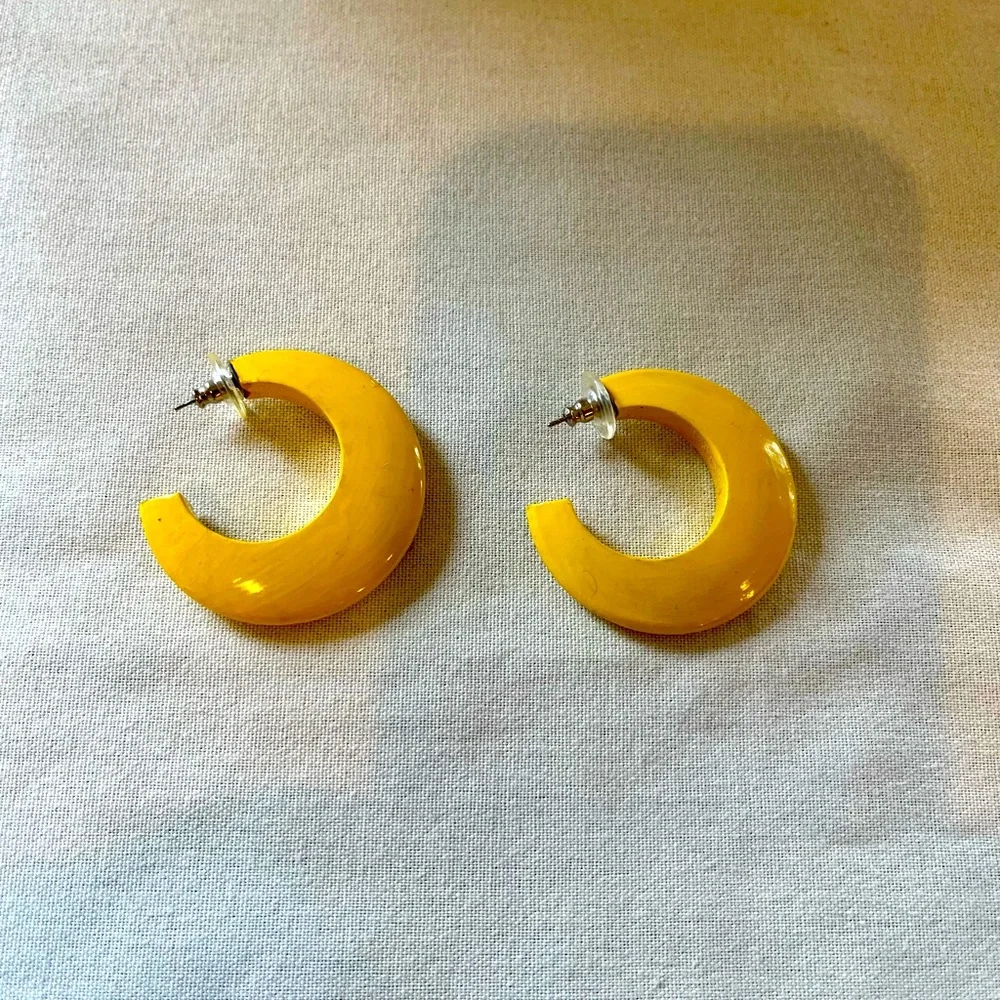 Vintage Wooden Yellow Hoop Earrings - Picture 5 of 16